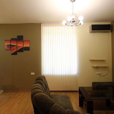 Studio With Balcony On Sayat Nova Avenue Yerevan Exterior foto