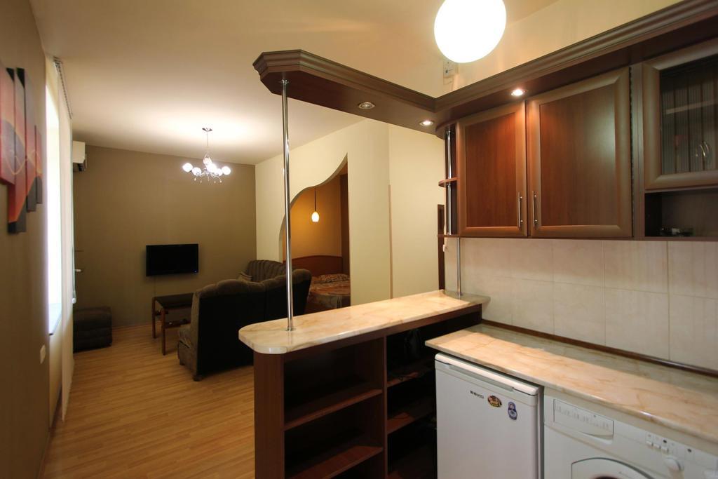 Studio With Balcony On Sayat Nova Avenue Yerevan Exterior foto