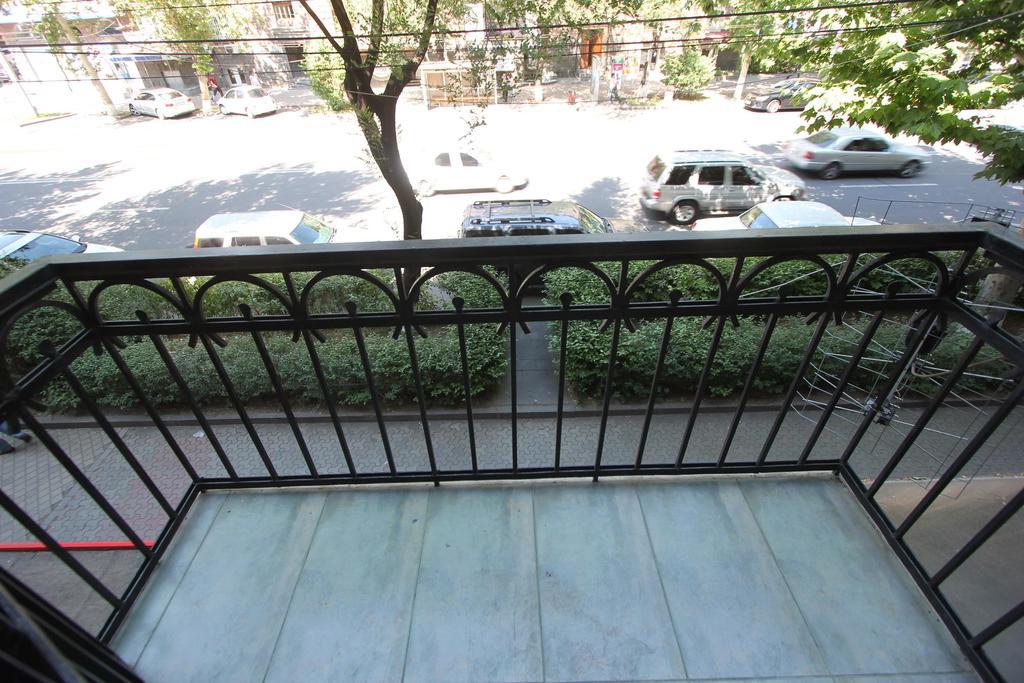 Studio With Balcony On Sayat Nova Avenue Yerevan Exterior foto