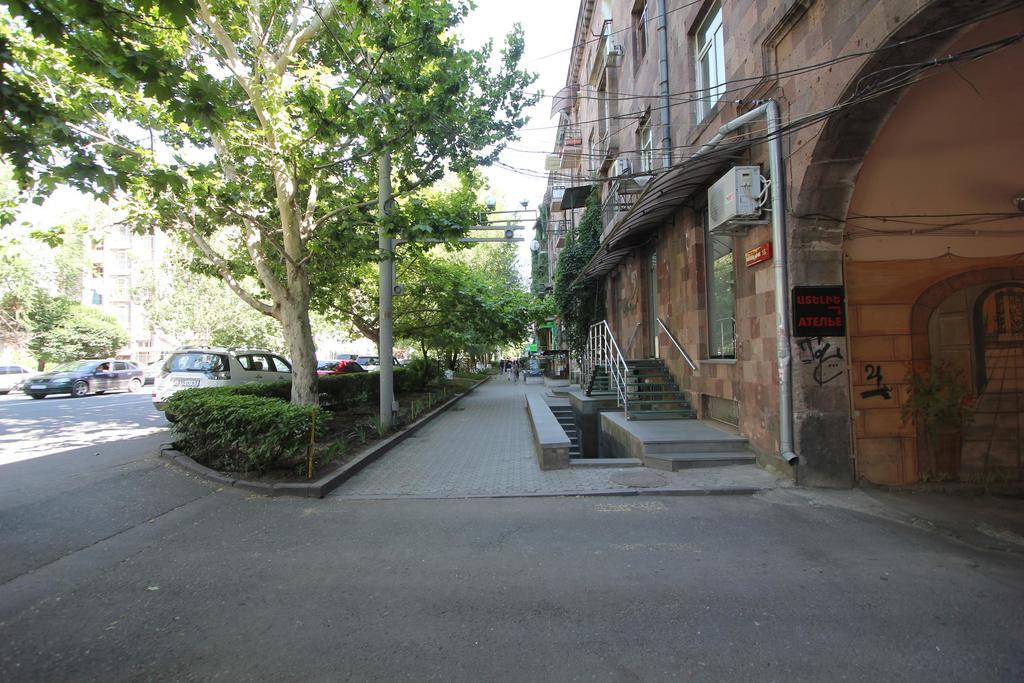 Studio With Balcony On Sayat Nova Avenue Yerevan Exterior foto