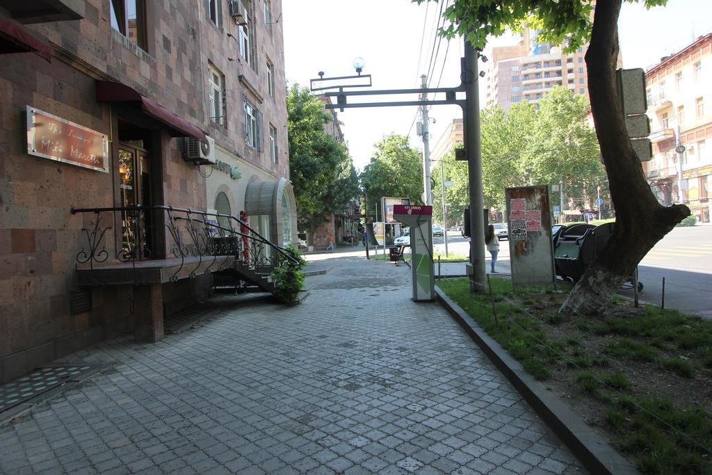 Studio With Balcony On Sayat Nova Avenue Yerevan Exterior foto